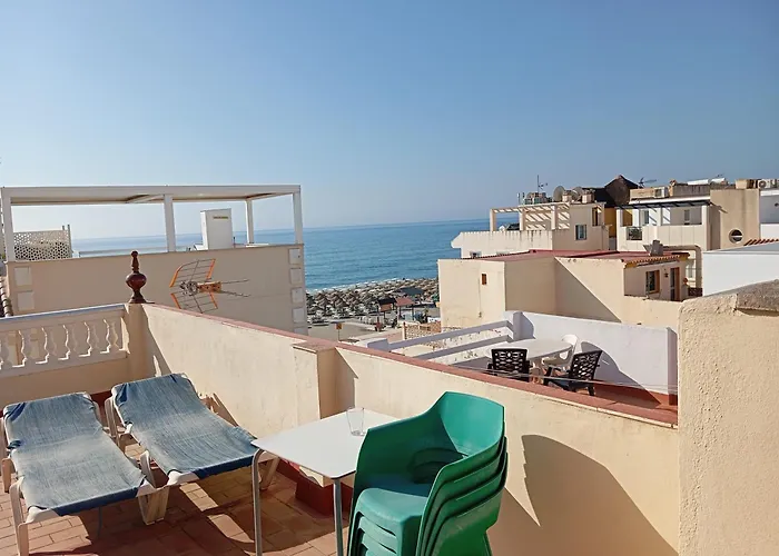 Edificio María Piña La Carihuela Calle Perros