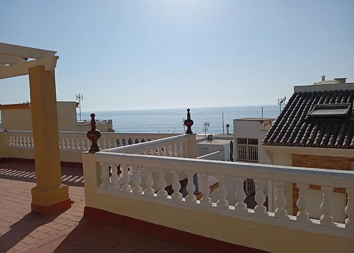 Edificio María Piña La Carihuela Calle Perros *